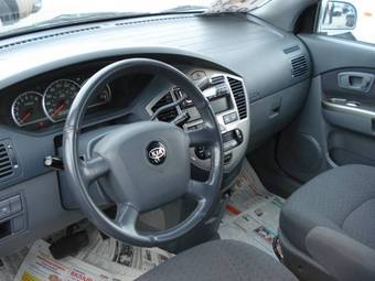 2005 Kia Carens Pictures