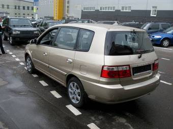 2005 Kia Carens Photos