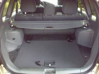 2005 Kia Carens Photos