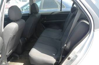 2010 Kia Carens Pictures
