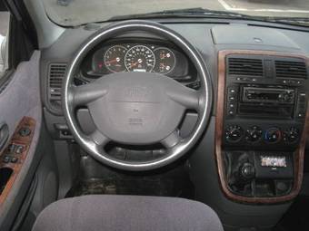 2002 Kia Carnival Pics