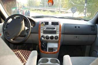 2004 Kia Carnival Photos