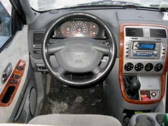 2005 Kia Carnival Photos