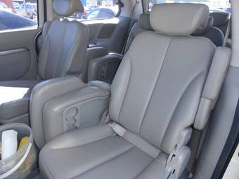 2010 Kia Carnival Pictures