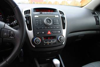 2010 Kia Ceed Images