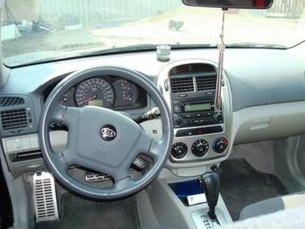 2004 Kia Cerato Photos