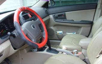 2005 Kia Cerato Pics