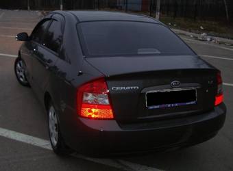 2005 Kia Cerato Images