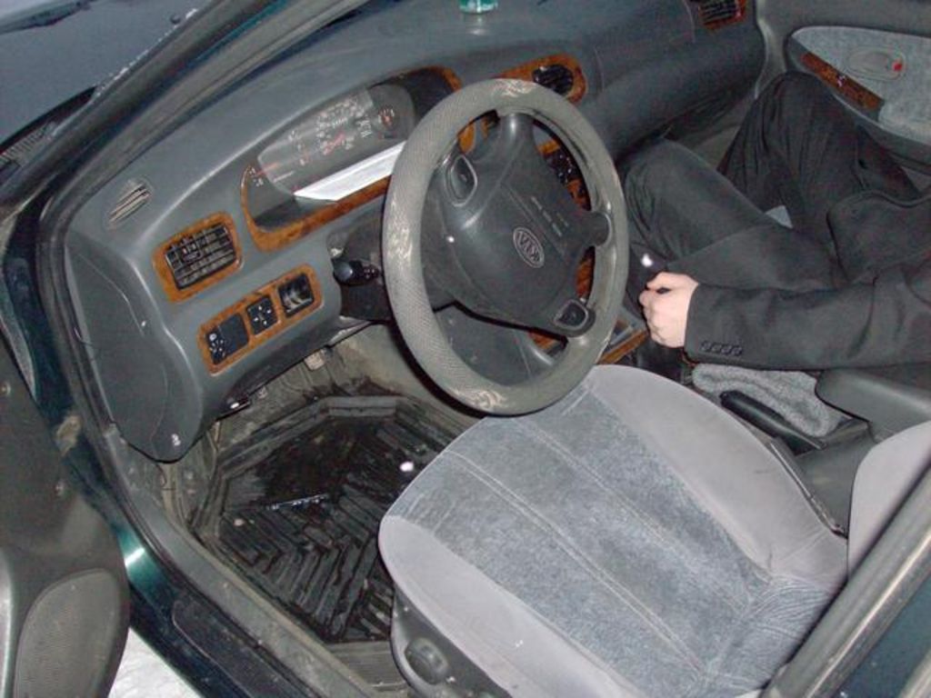 2001 Kia Clarus