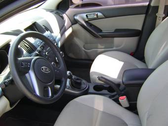 2010 Kia Forte Photos