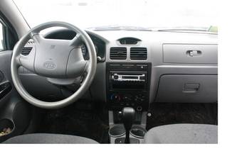 2003 Kia Rio Pictures