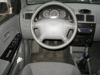 2003 Kia Rio Photos