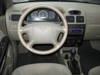 2003 Kia Rio Pics
