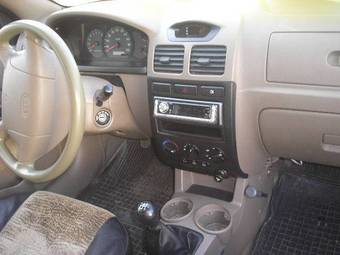 2004 Kia Rio Pics