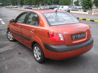 2005 Kia Rio Pics