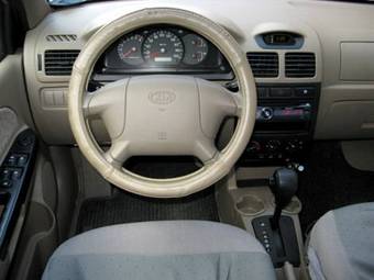 2005 Kia Rio Pics