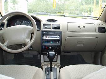 2005 Kia Rio Photos