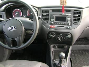 2010 Kia Rio Images