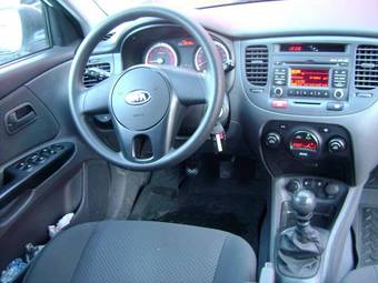 2010 Kia Rio Images