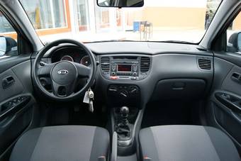 2010 Kia Rio Pictures