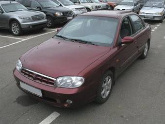 2002 Kia Sephia Photos