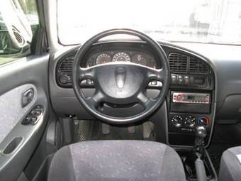 2002 Kia Sephia Pictures