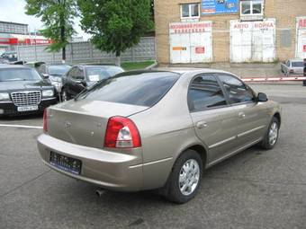 2004 Kia Shuma Pictures