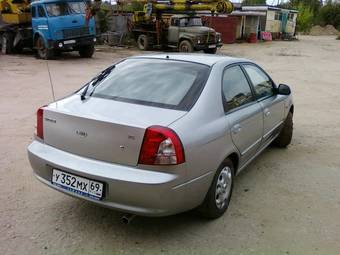 2004 Kia Shuma Pictures