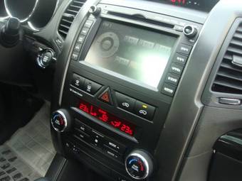 2010 Kia Sorento Images