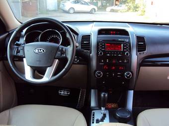 2010 Kia Sorento Images