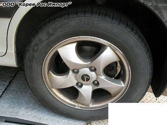 2004 Kia X-Trek Images