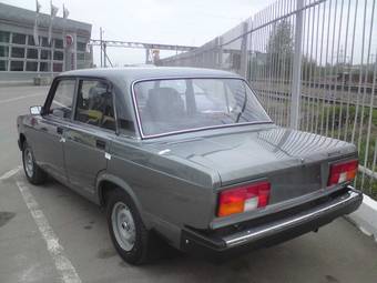 2010 Lada 2105 Pictures