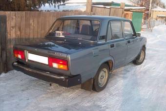 2010 Lada 2105 Pictures
