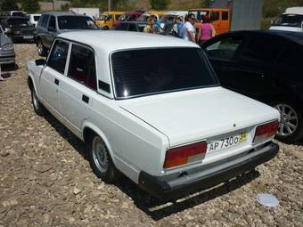 2011 Lada 2107 Pictures