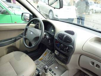 2010 Lada Kalina Hatchback Pictures