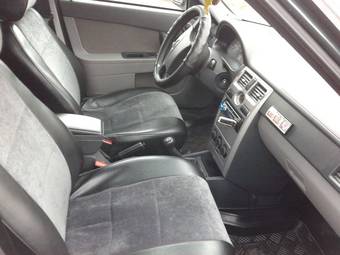 2010 Lada Priora Hatchback Pictures