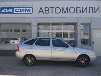 2011 Lada Priora Hatchback Pictures