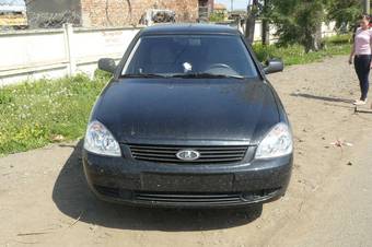 2011 Lada Priora Hatchback Pictures