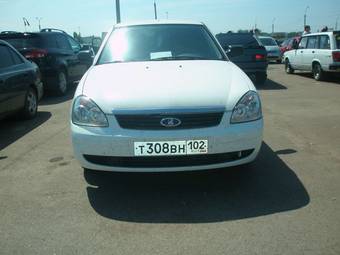 2011 Lada Priora Hatchback Pictures