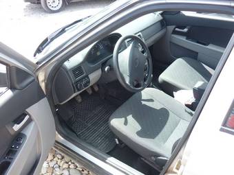2011 Lada Priora Hatchback Images