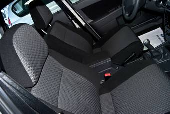 2012 Lada Priora Hatchback Images