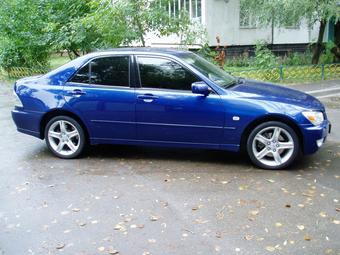 2000 Lexus IS200