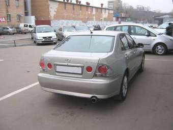 2000 Lexus IS200 Pictures