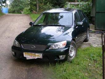 2000 Lexus IS200 Pictures