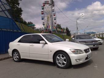 2000 Lexus IS200 Pictures