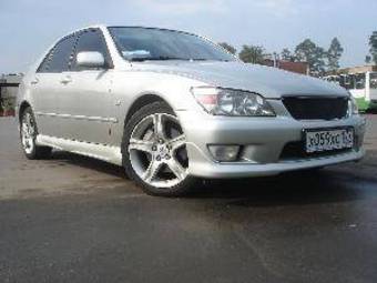 2000 Lexus IS200 Photos