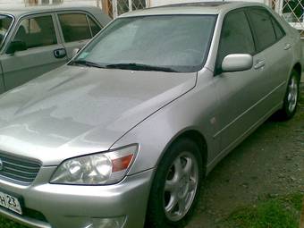 2000 Lexus IS200 Pics