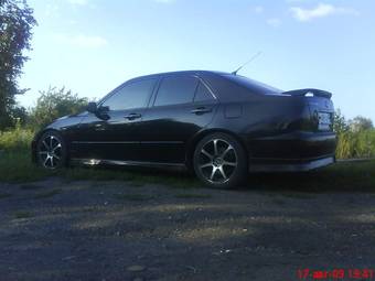 2001 Lexus IS200 Photos