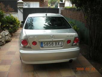 2002 Lexus IS200 Pictures