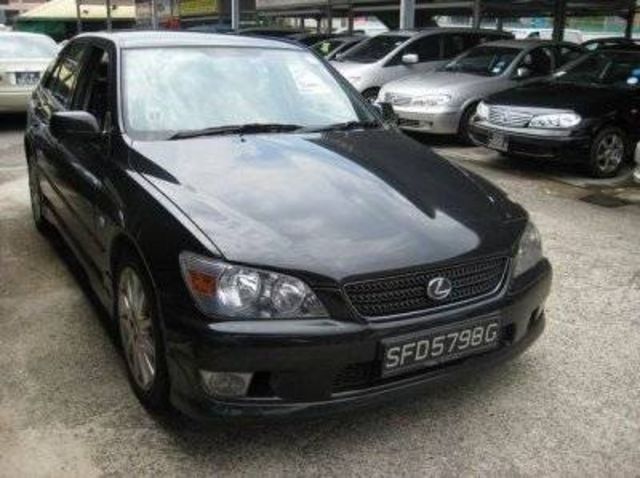 2003 Lexus IS200